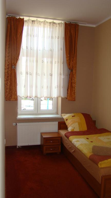 Hotelik Parkowy Легница Екстериор снимка